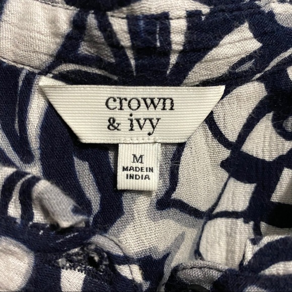 Crown & Ivy Blue White Floral Print Button Up Top - Picture 3 of 4